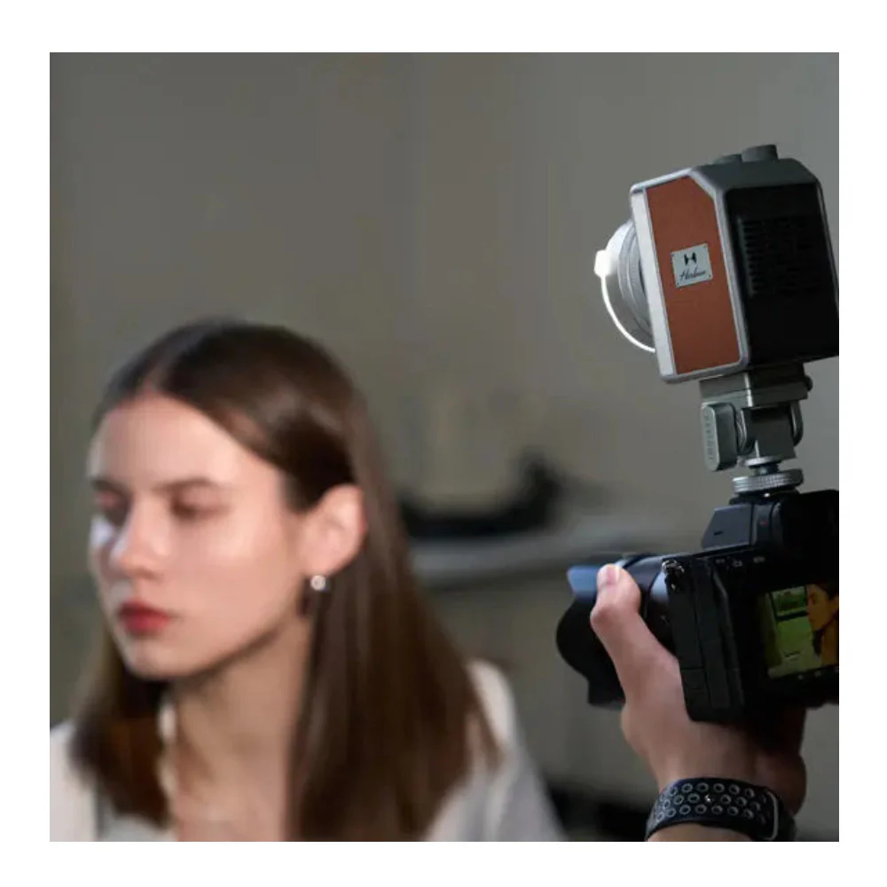 Harlowe Mini II 20W Portable Camera Light with Bi-Color 2700-6500K (Creator Kit) - Image 9