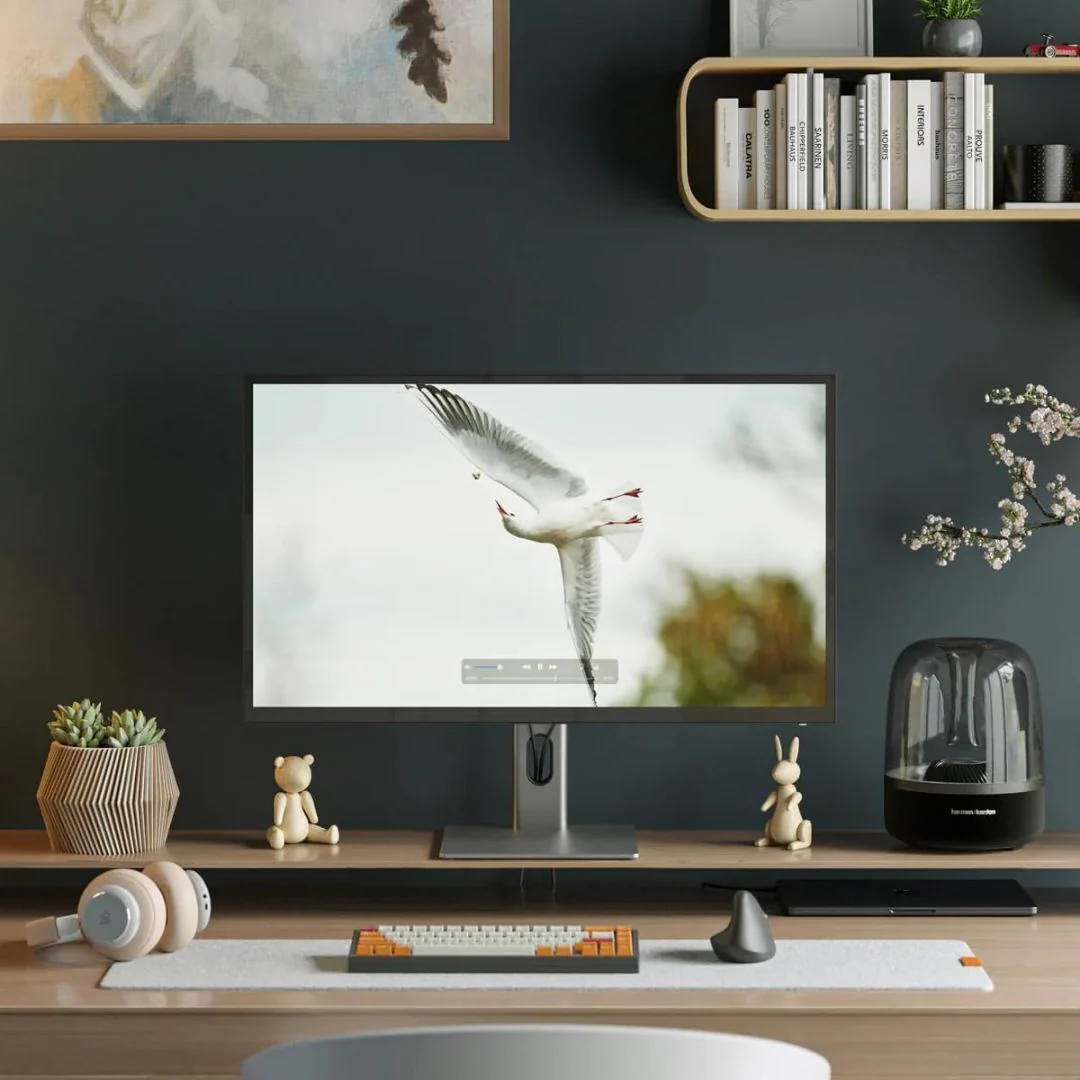 ALOGIC Clarity Max 32" UHD 4K Monitor with USB-C Power Delivery (Used) - Image 10