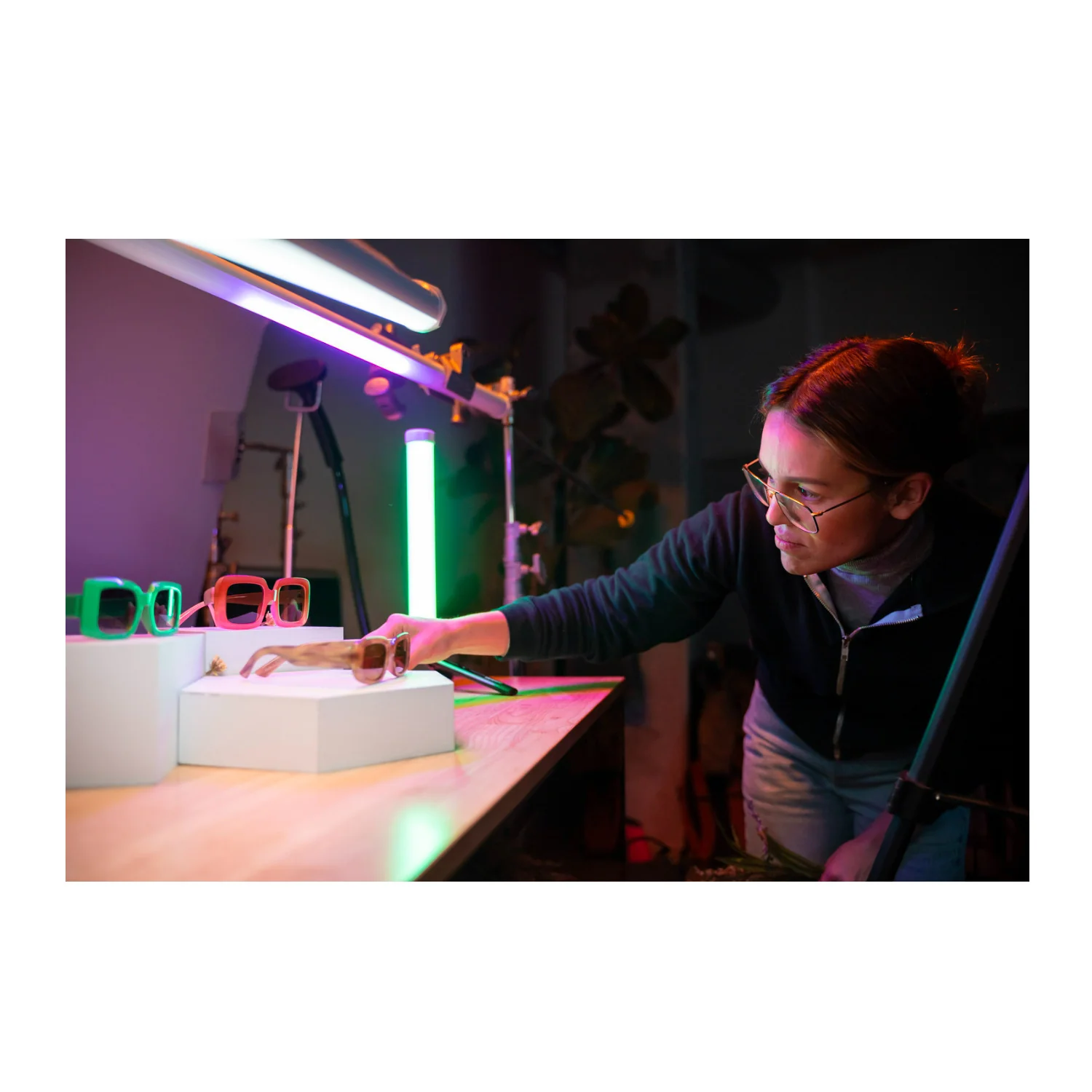 Amaran RGBWW Color PT4c LED 4-Feet Pixel Tube with 16 Independently Controllable Pixels(LED Engines) - Image 10
