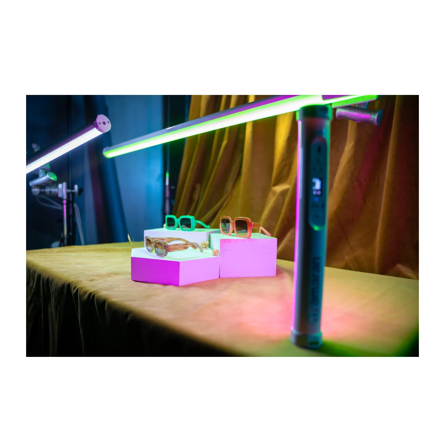 Amaran RGBWW Color PT4c LED 4-Feet Pixel Tube with 16 Independently Controllable Pixels(LED Engines) - Image 13