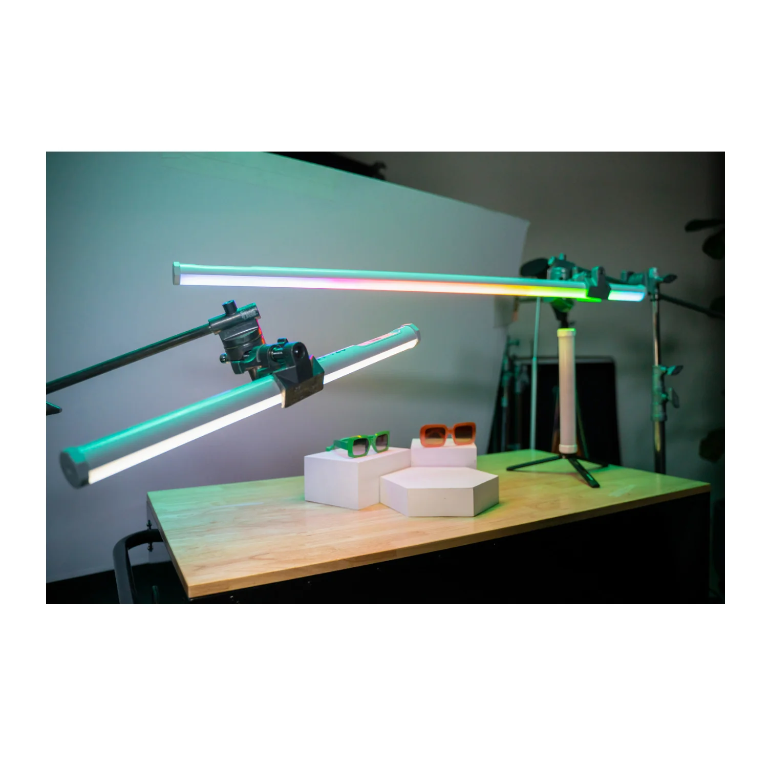 Amaran RGBWW Color PT4c LED 4-Feet Pixel Tube with 16 Independently Controllable Pixels(LED Engines) - Image 28