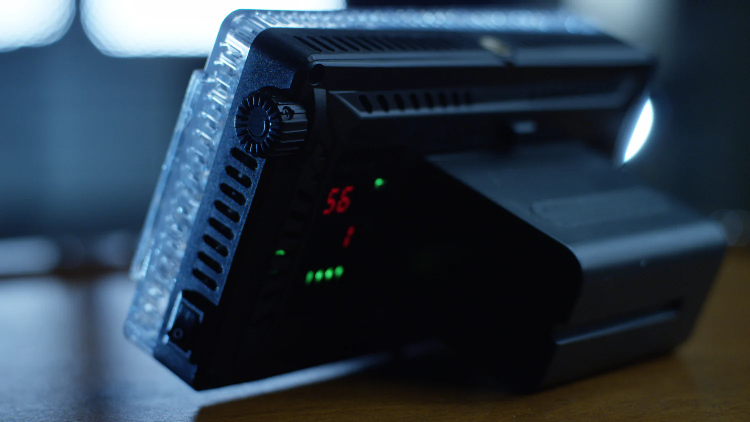 Aputure Amaran AL-F7 On-Camera Variable Color LED Light (3200 to 9500K) - Image 20