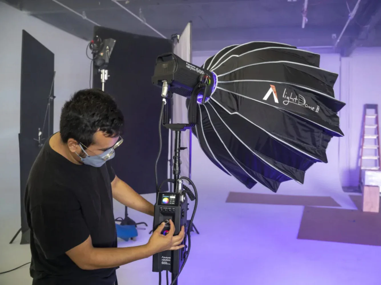 Aputure LS 600C PRO 600W Output RGBWW Full-Color Light with Hyper Reflector - Image 6