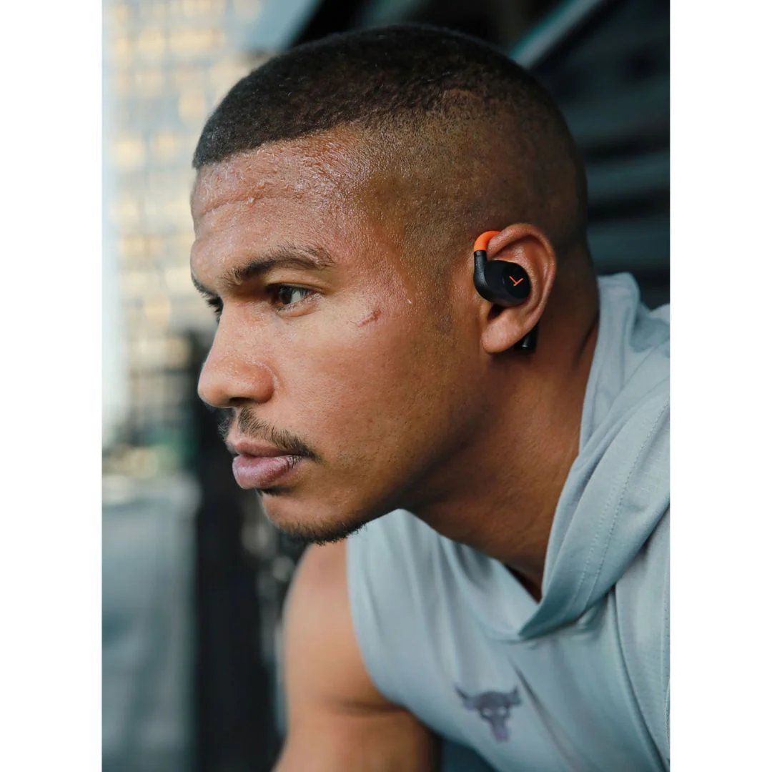 Beyerdynamic Verio 200 Sport Open True Wireless Earphones with Charging Case (Black/Orange) - Image 4
