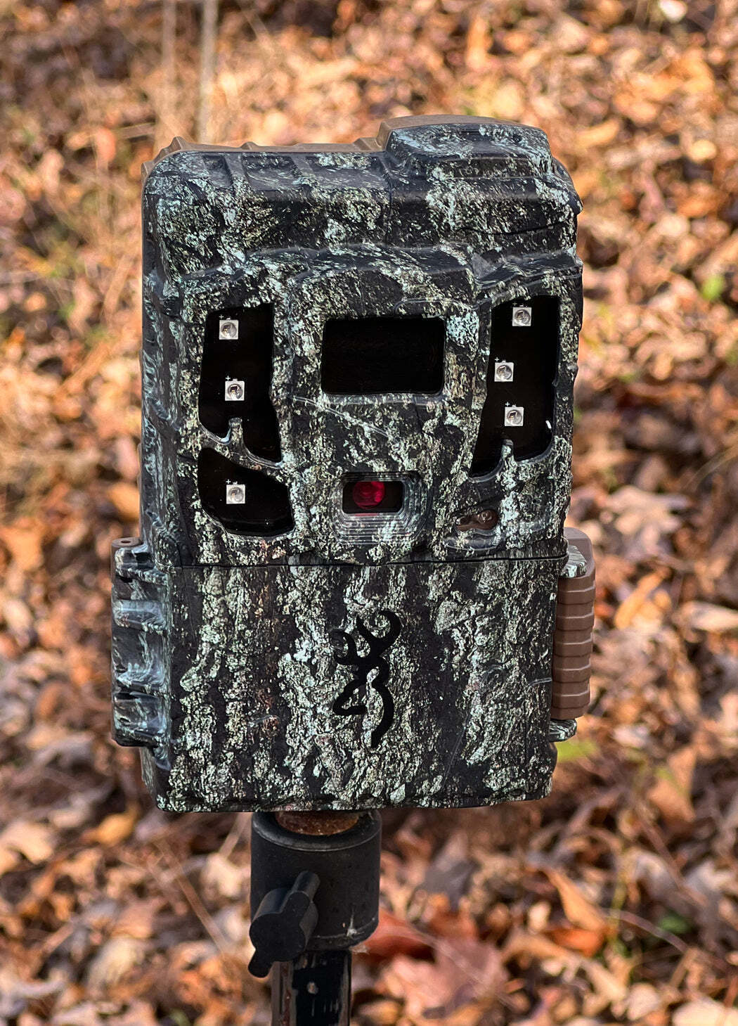 Browning 4PK Pro Scout Max Extreme HD Cellular Trail Camera with 32GB Memory Card and Reader - Image 7