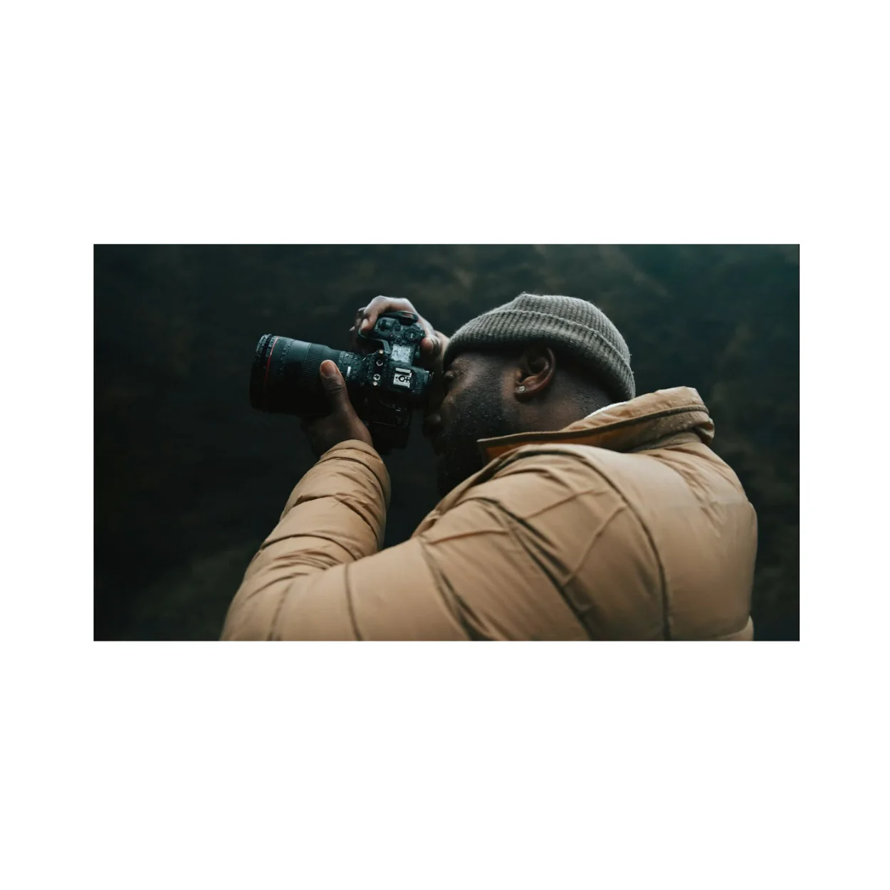 Canon EOS R5 C 2x Magnification Mirrorless Cinema Lightweight Camera Kit with RF 24-70mm f/2.8 Lens - Image 6