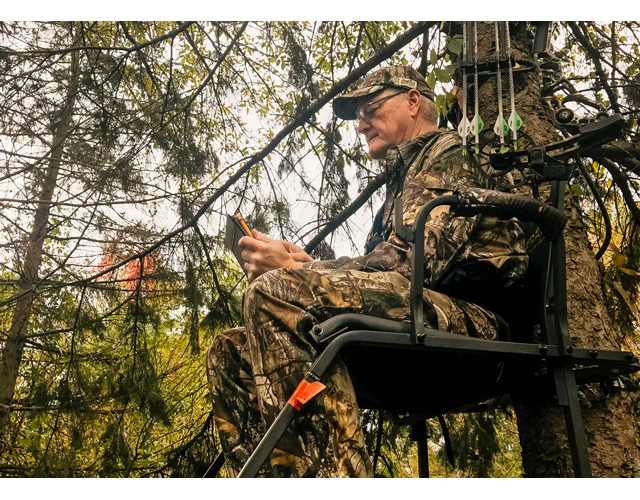 Cuddeback Dual Flash 20MP Trail Camera and Lowdown Large Image/Video Viewer Kit - Image 13