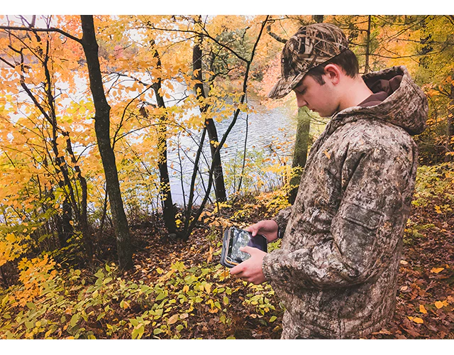 Cuddeback Dual Flash 20MP Trail Camera and Lowdown Large Image/Video Viewer Kit - Image 15