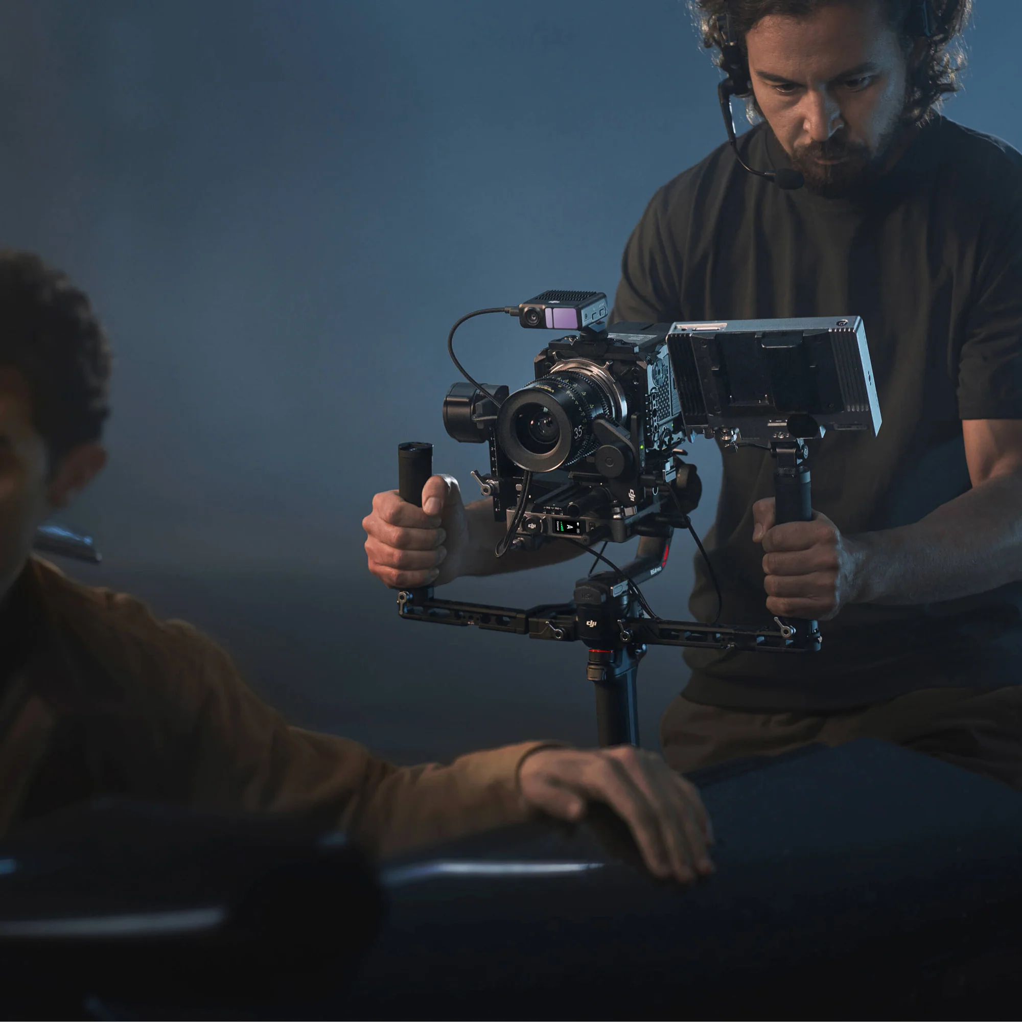 DJI RS 4 Pro Flagship Stabilizer with 2nd-Gen Native Vertical Shooting for Film and TV Production - Image 7