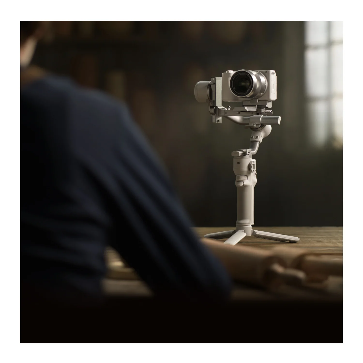 DJI RS 4 Mini Gimbal Stabilizer for Cameras with Auto Axis Lock and 4.4lbs Payload - Image 8