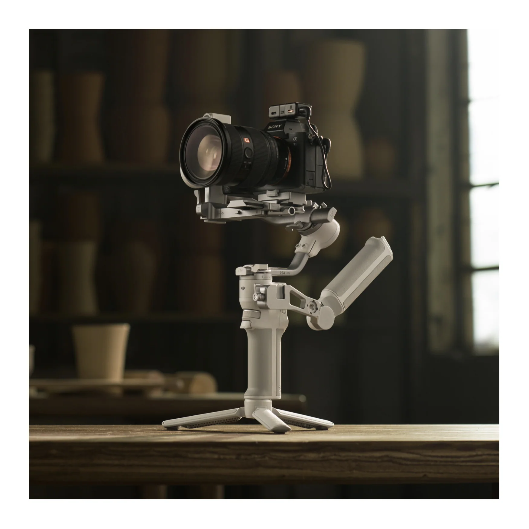 DJI RS 4 Mini Combo Gimbal Stabilizer for Cameras with Auto Axis Locks and Briefcase Handle - Image 8