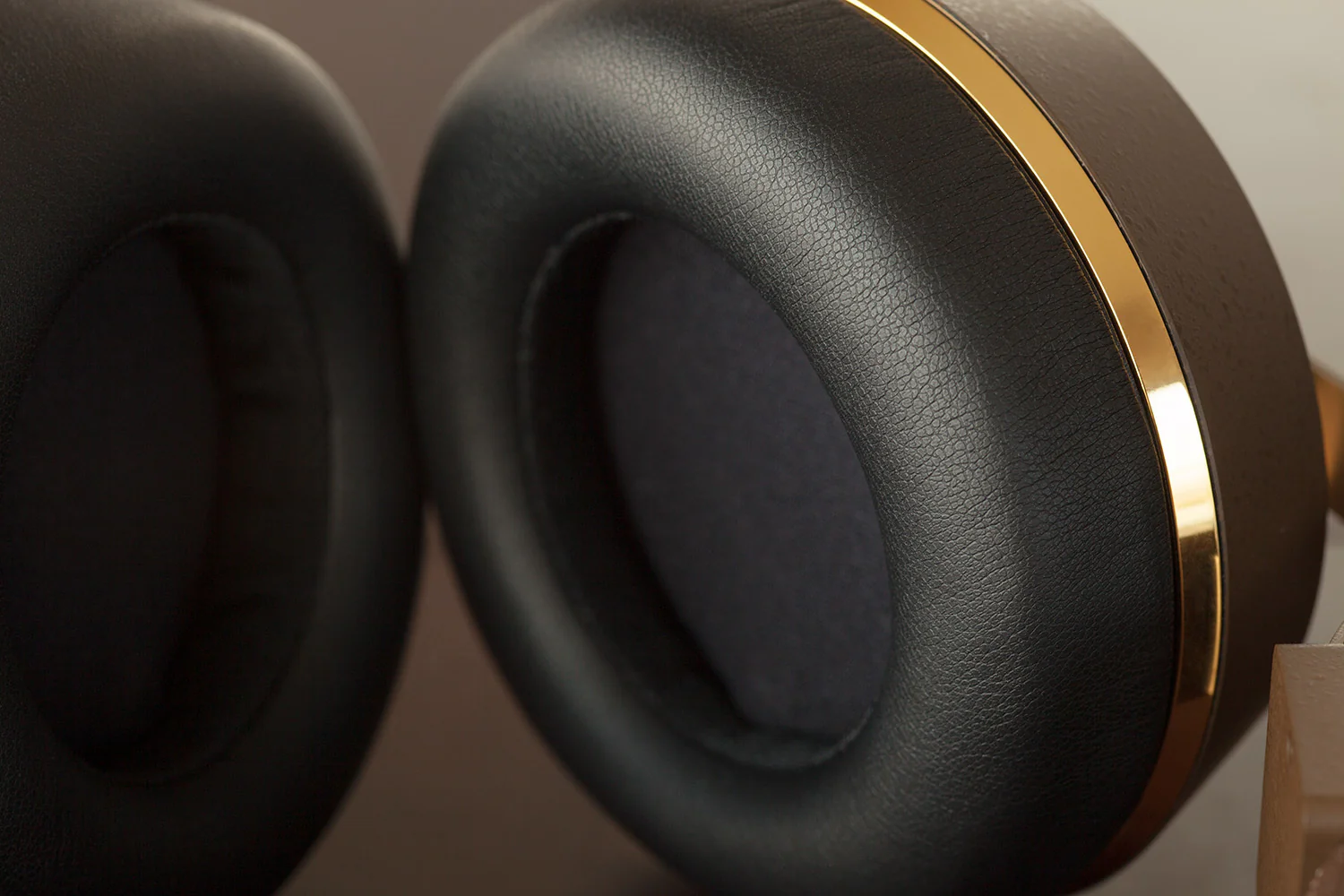Final Audio Design Sonorous VIII Dynamic Driver Headphones - Image 3