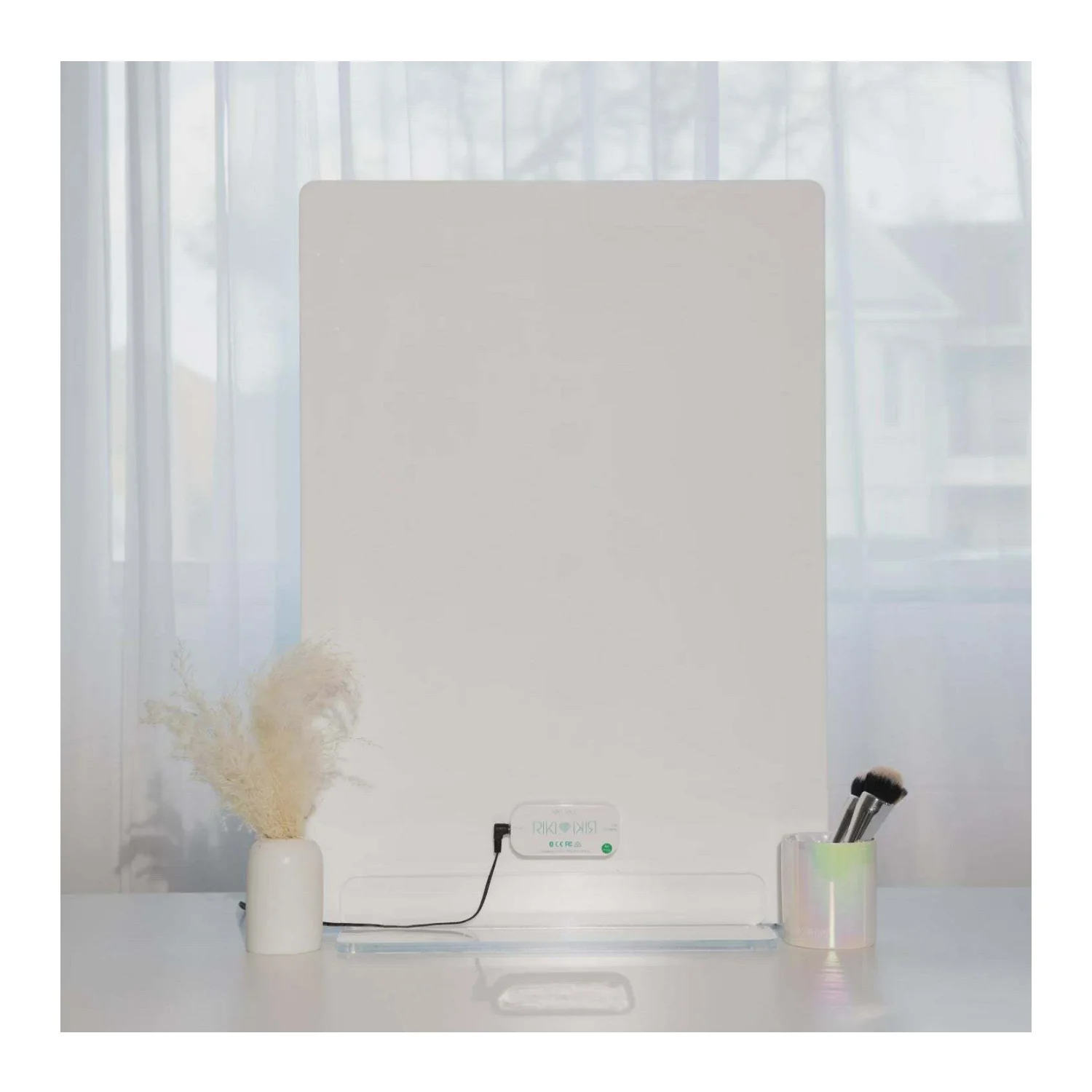 Glamcor RIKI LOVES RIKI RIKI TALL 20 x 28-Inch Vanity Mirror with Dual Voltage and Clip (White) - Image 4