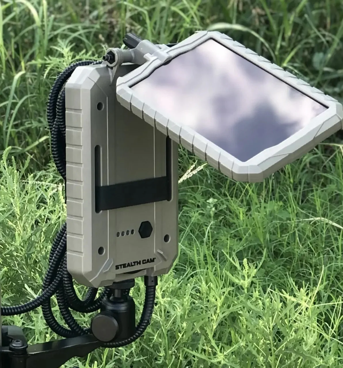 Stealth Cam Sol-Pak 5000mAh Lithium-Ion Solar Battery for 12V DC Jack with LED-Indicator - Image 2