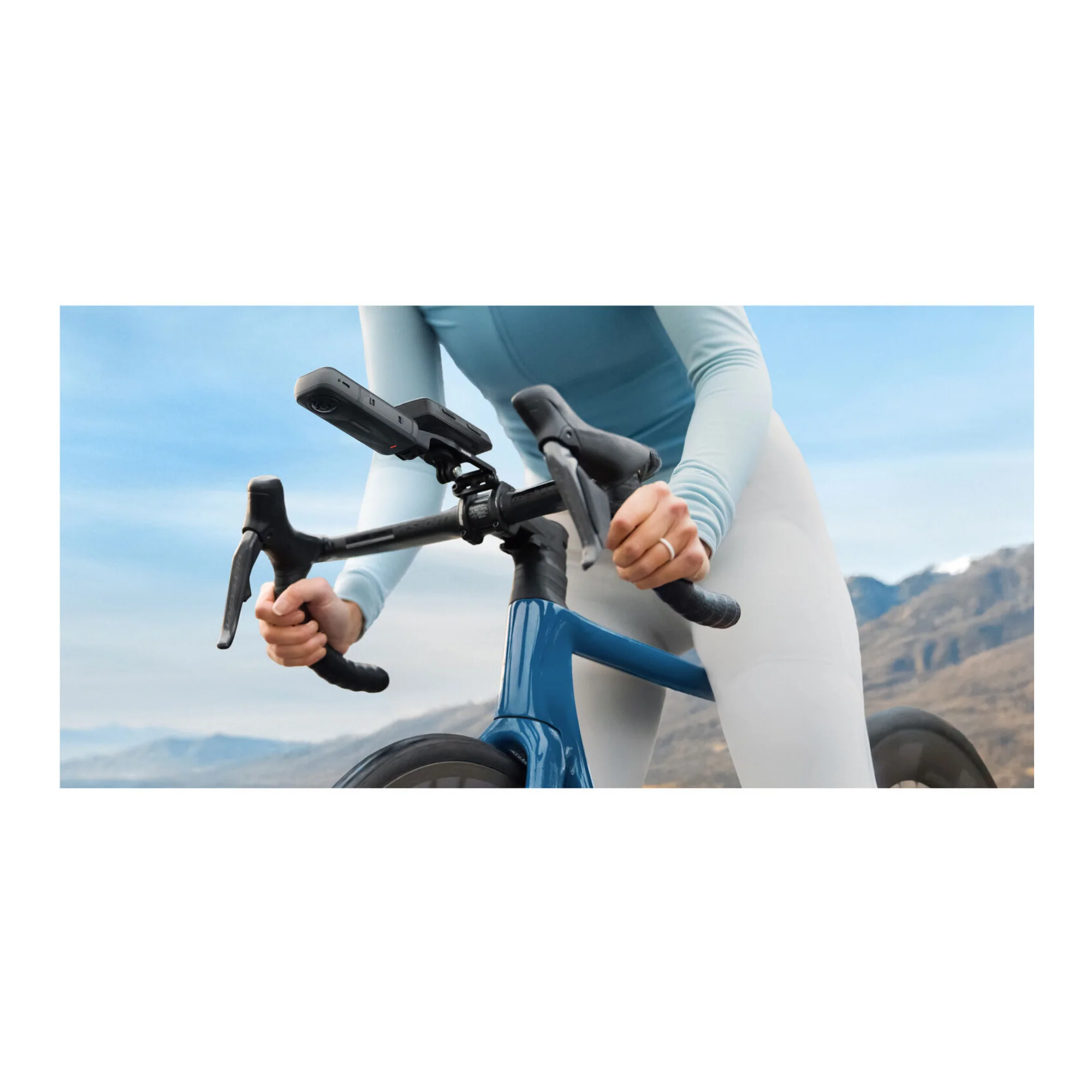 Insta360 X5 360 Degree 8K Camera with 128GB Memory Card and Accessories Bundle - Image 2