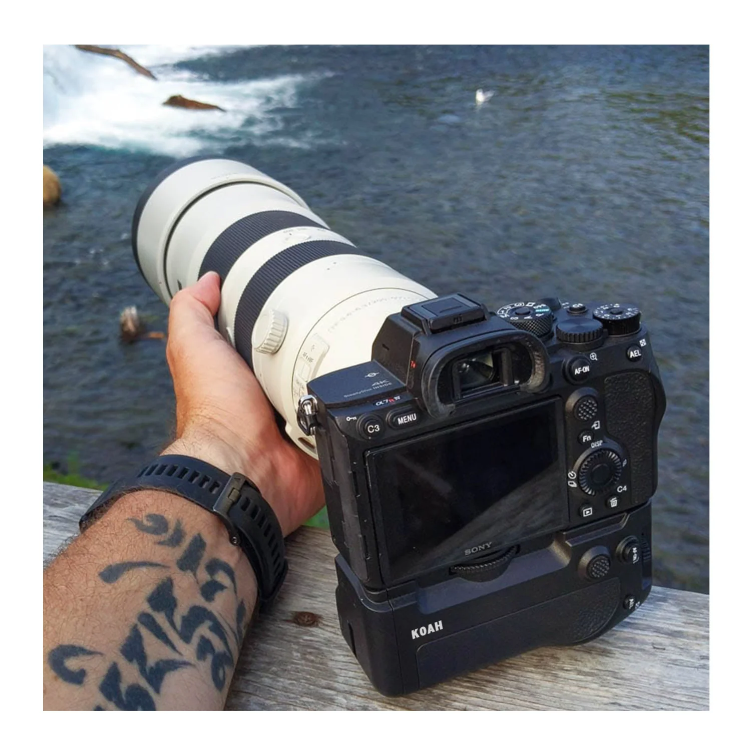 Koah Pro Vertical Battery Grip for Sony Alpha a9 Mark II and a7R Mark IV - Image 6