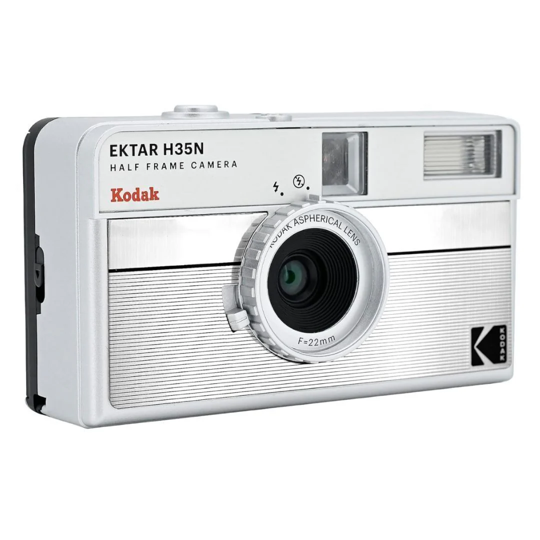 Kodak Ektar H35N 35mm Half Frame Film Camera Bundle with Ultramax 400 24 Exp Film (Striped Silver) - Image 3