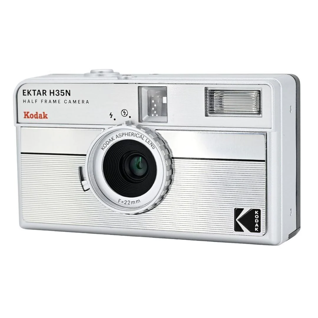 Kodak Ektar H35N 35mm Half Frame Film Camera Bundle with Ultramax 400 24 Exp Film (Striped Silver) - Image 4