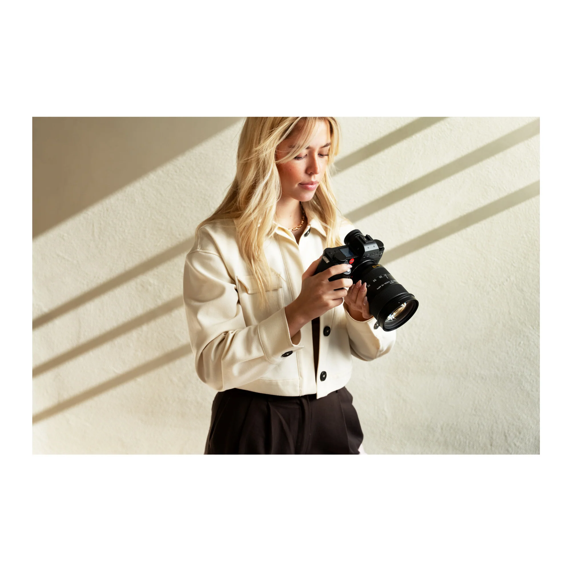 Leica SL3-S Mirrorless Camera Kit with Vario-Elmarit f/2.8 2470 and 70200 Lens - Image 7