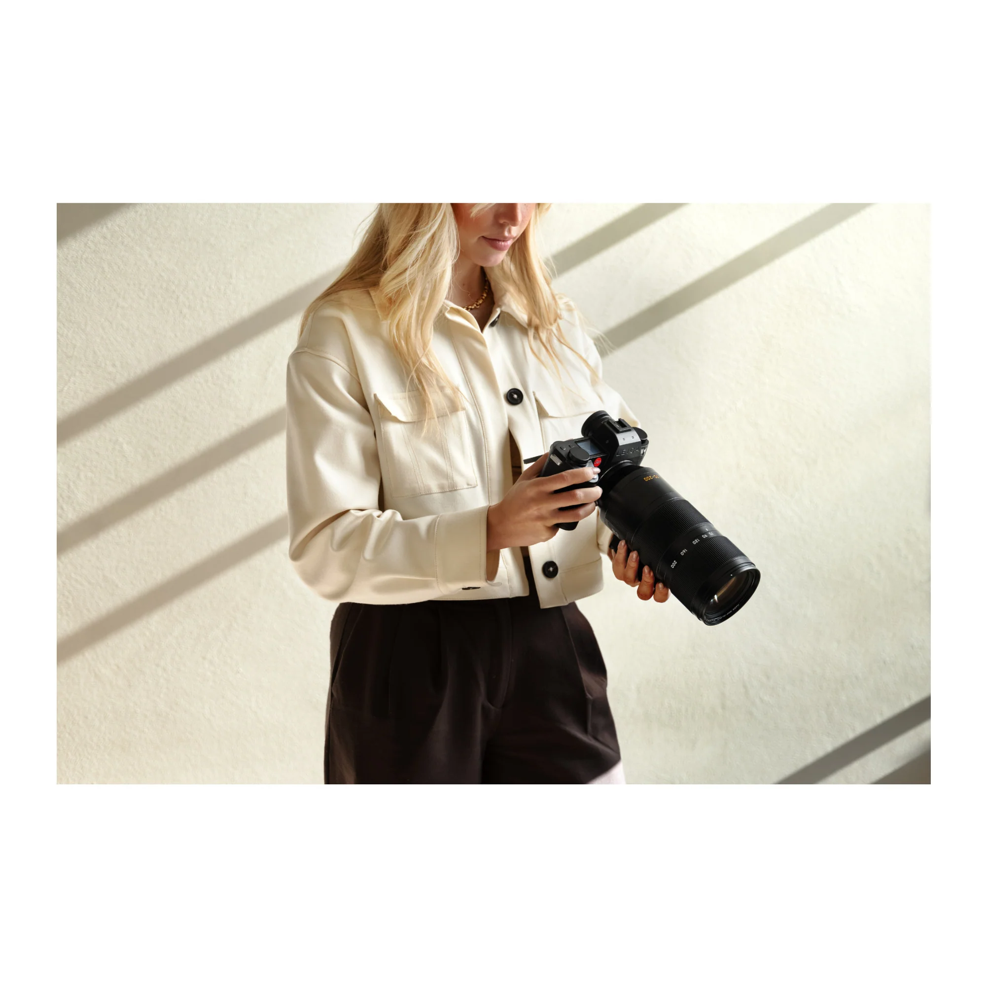 Leica SL3-S Mirrorless Camera Kit with Vario-Elmarit f/2.8 2470 and 70200 Lens - Image 8