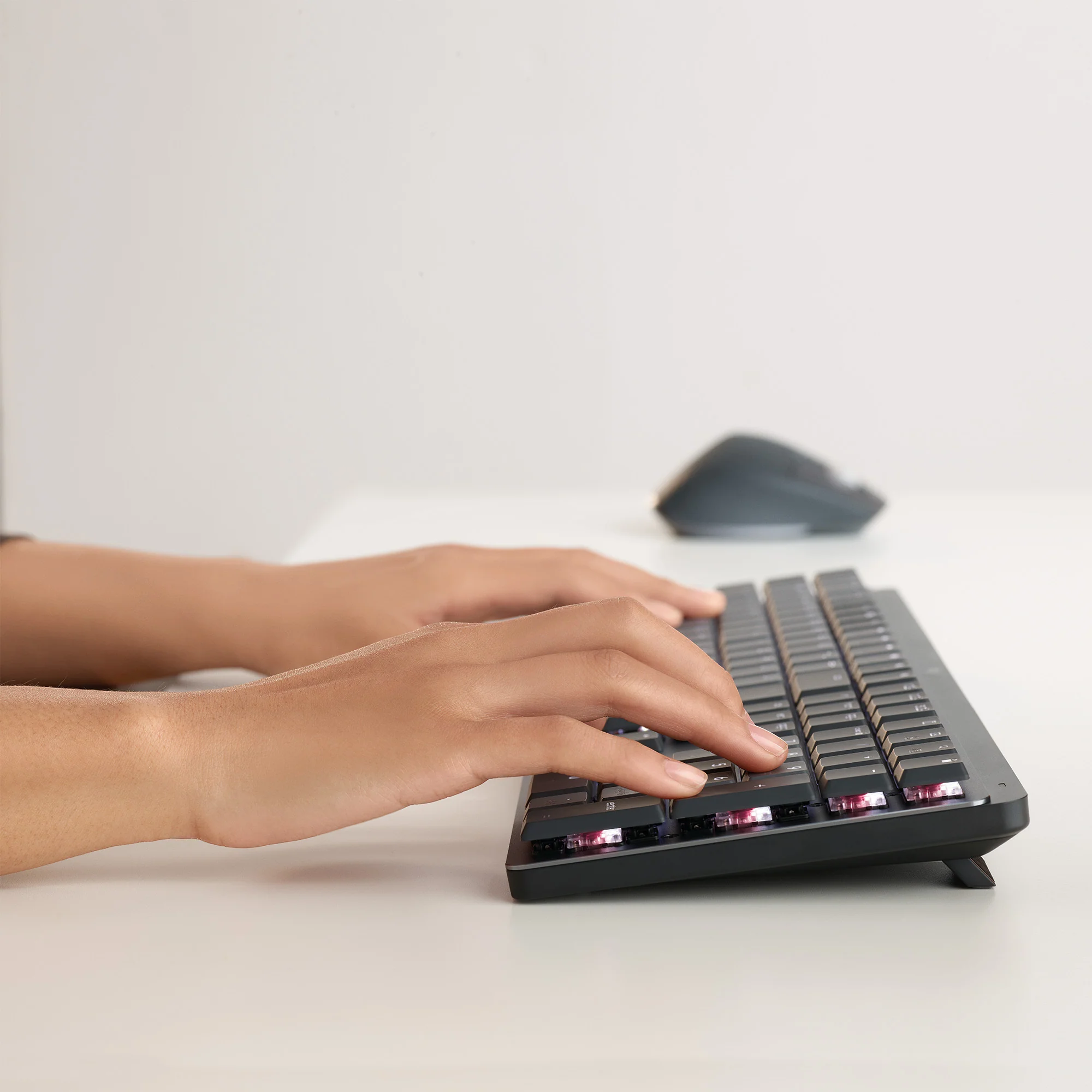 Logitech MX Mechanical Illuminated Wireless Keyboard with Mouse and Palm Rest - Image 6