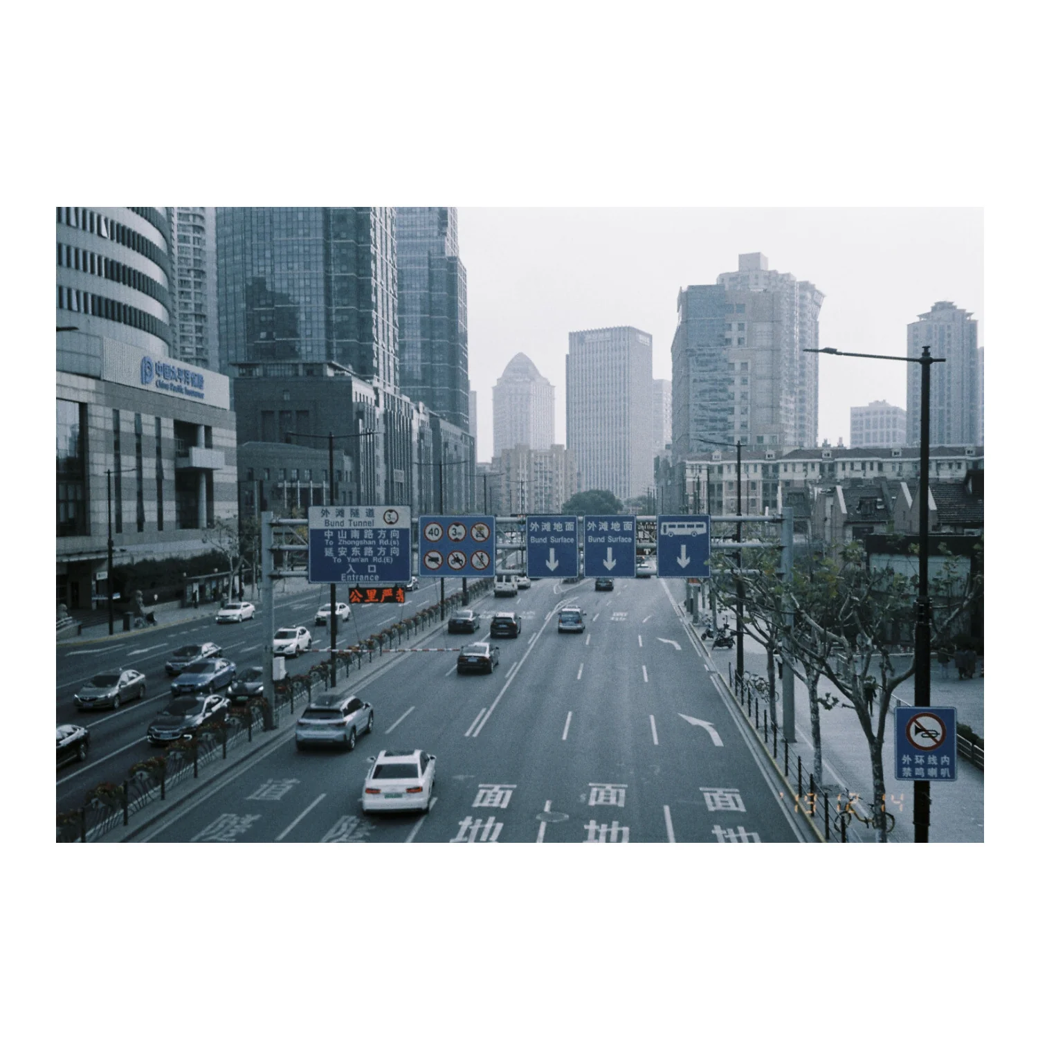 Lomography LomoChrome Metropolis ISO 100-400 Color Negative 35mm Film Roll - Image 5