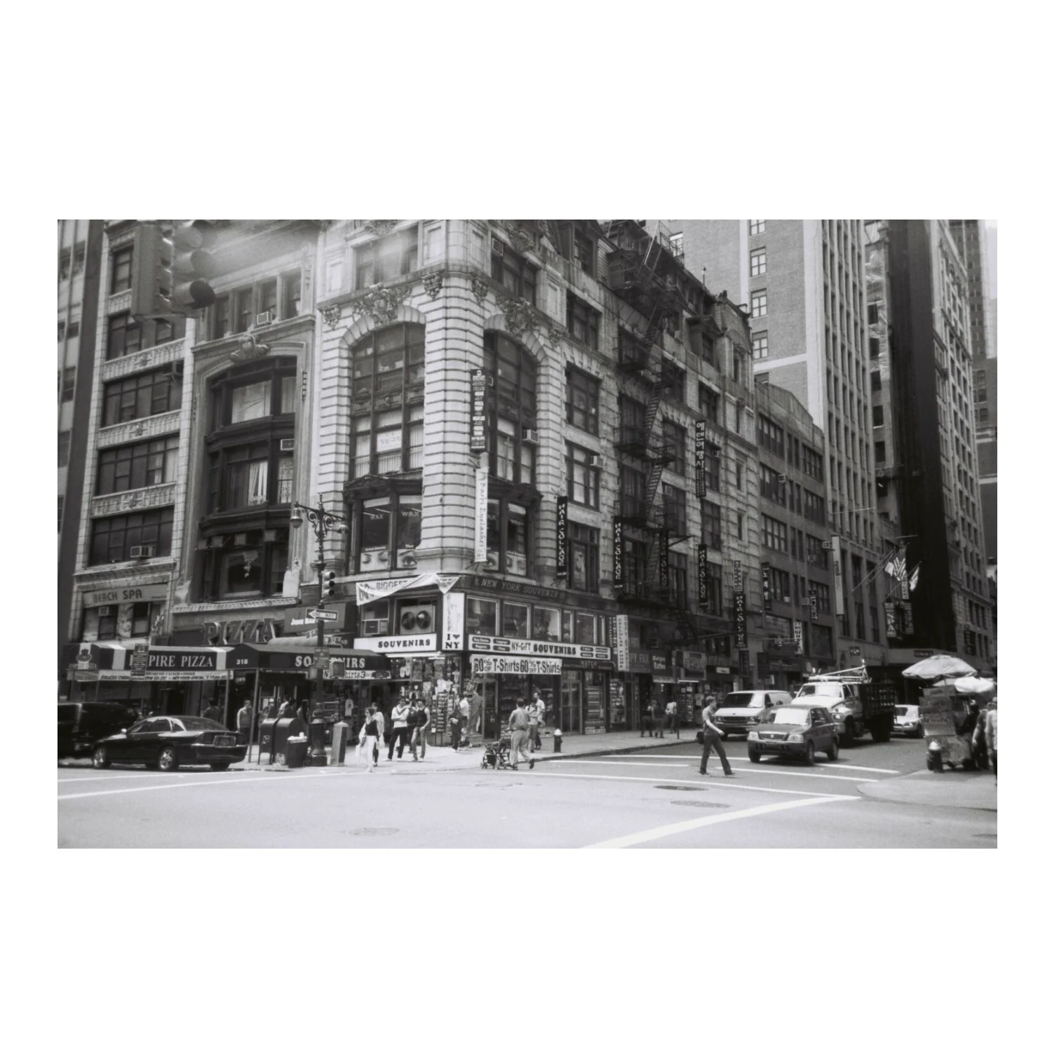 Lomography Lady Grey 400 ASA 35mm Film (3-Pack) - Image 5