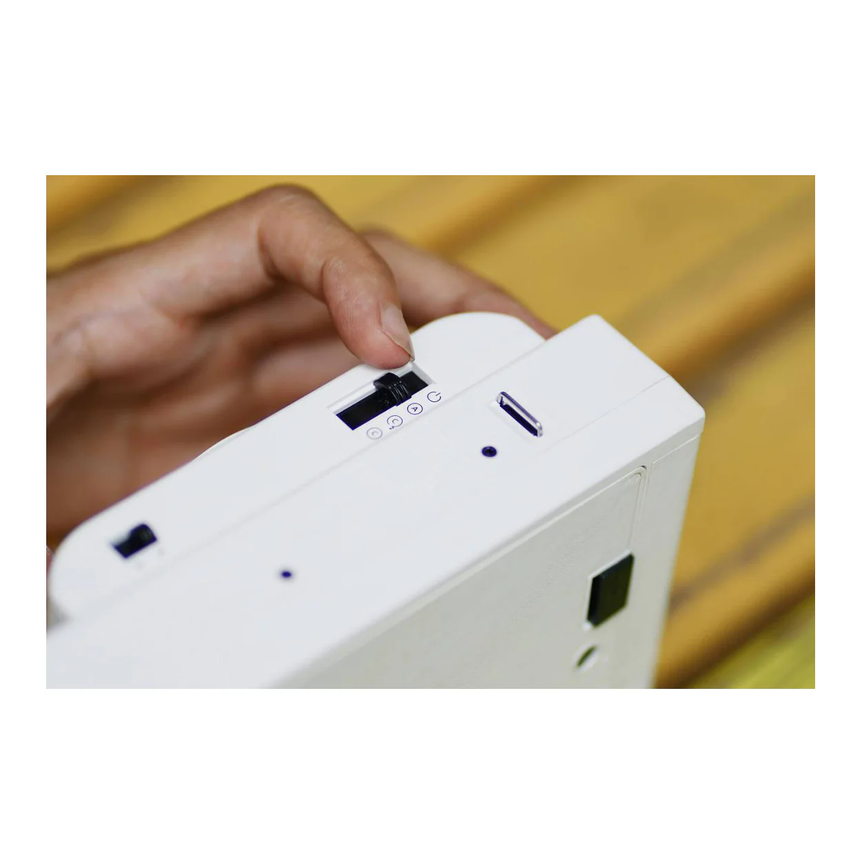 Lomography Instant Automatic 35 mm Focal Length Camera Bora Bora Edition for Photographers (White) - Image 5
