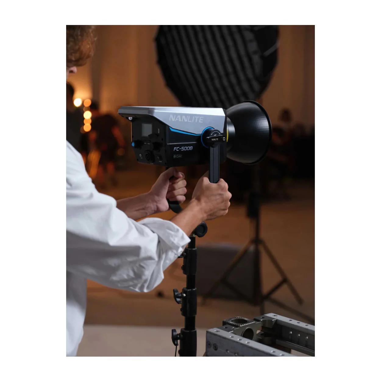 Nanlite FC-500B Bi-Color LED Spotlight 2-Light Kit with Softboxes & Rolling Case - Image 8