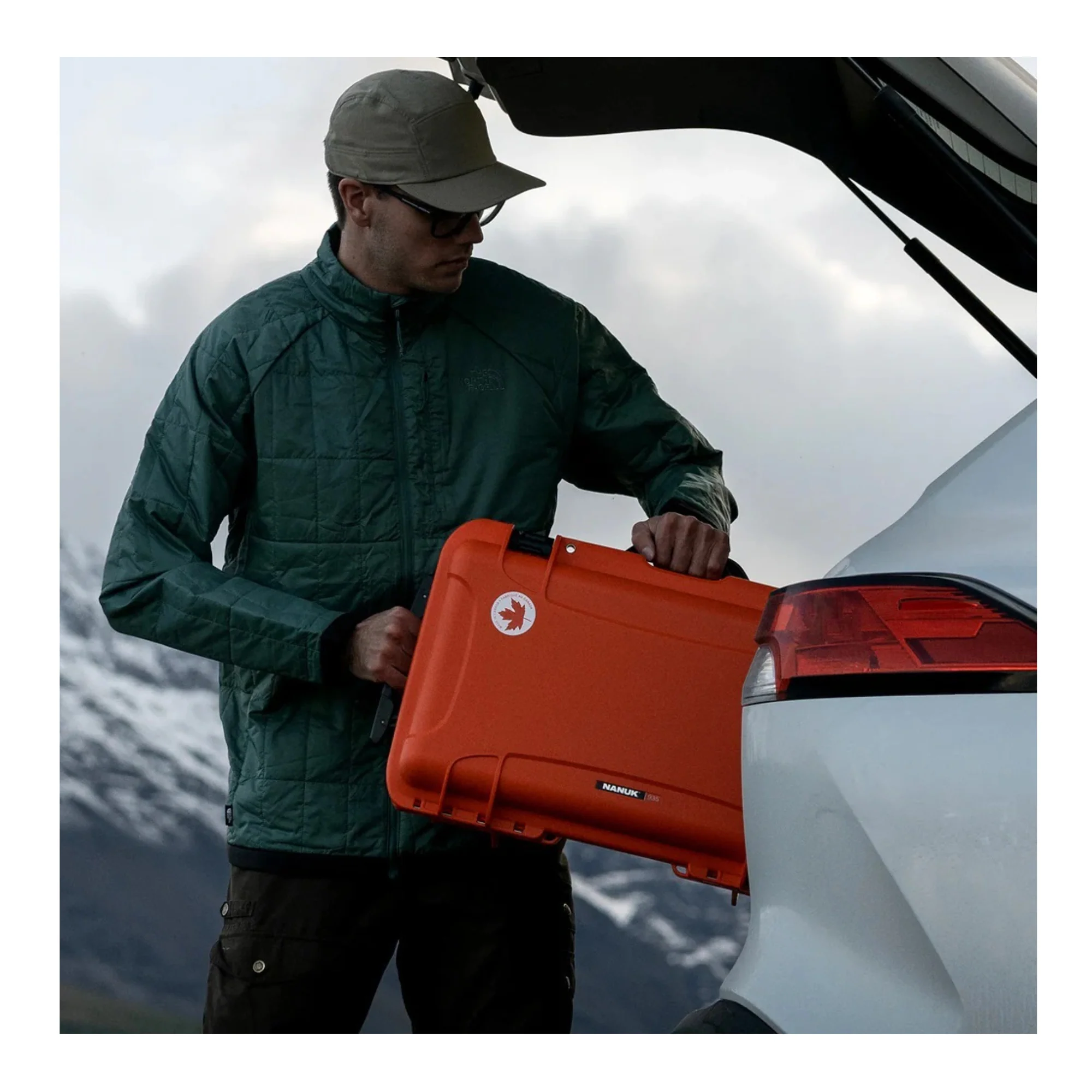 Nanuk 935 Waterproof Wheeled Hard Case with Padded Dividers (Orange) - Image 9