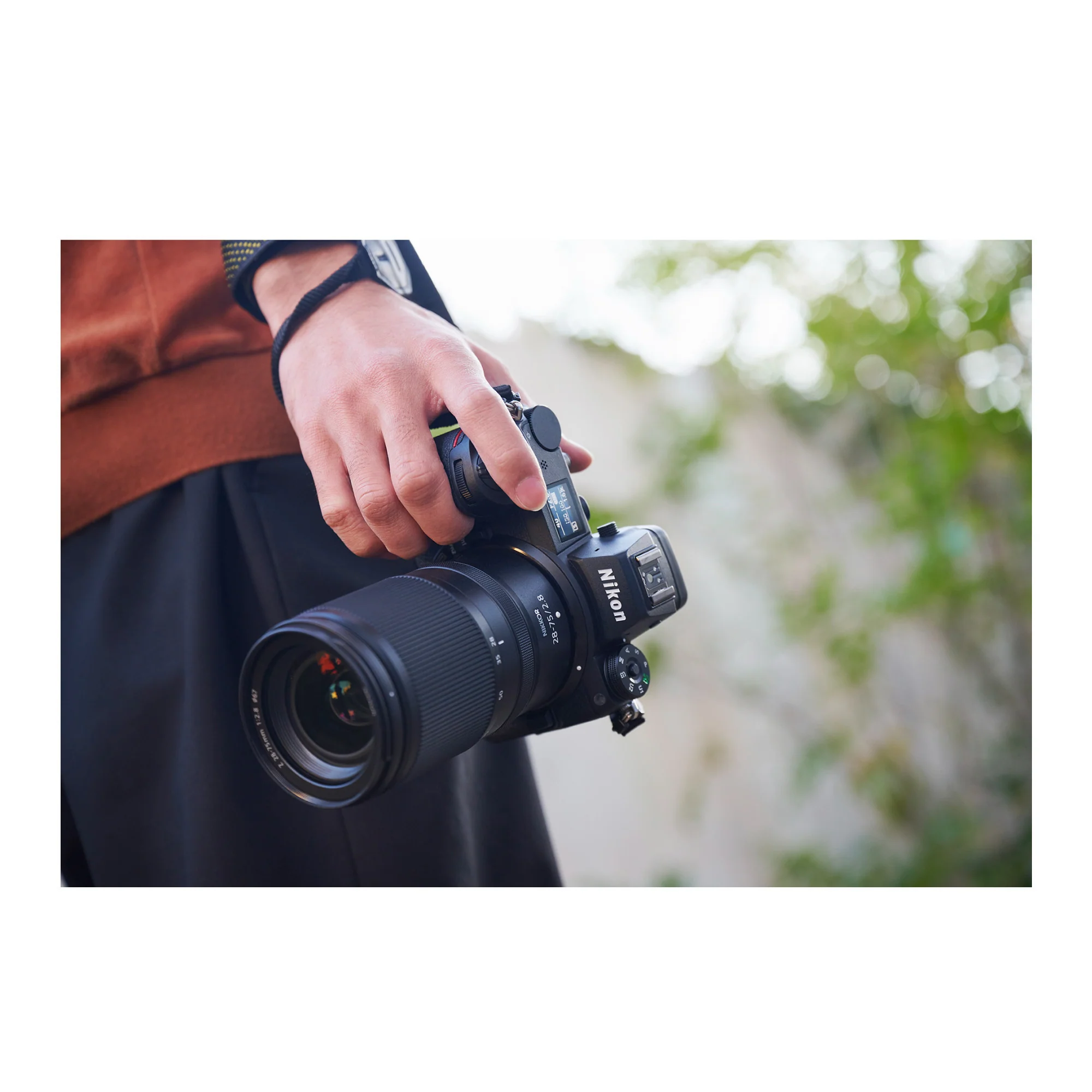 Nikon NIKKOR Z 28-75mm f/2.8 Lens with 64GB Card and Messenger Bag Bundle - Image 13