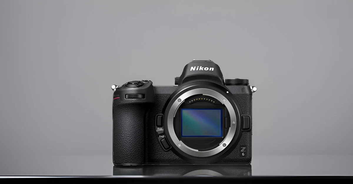 Nikon Z8 Mirrorless Camera with 70-200 f/2.8 DLX Accs Kit - Image 6