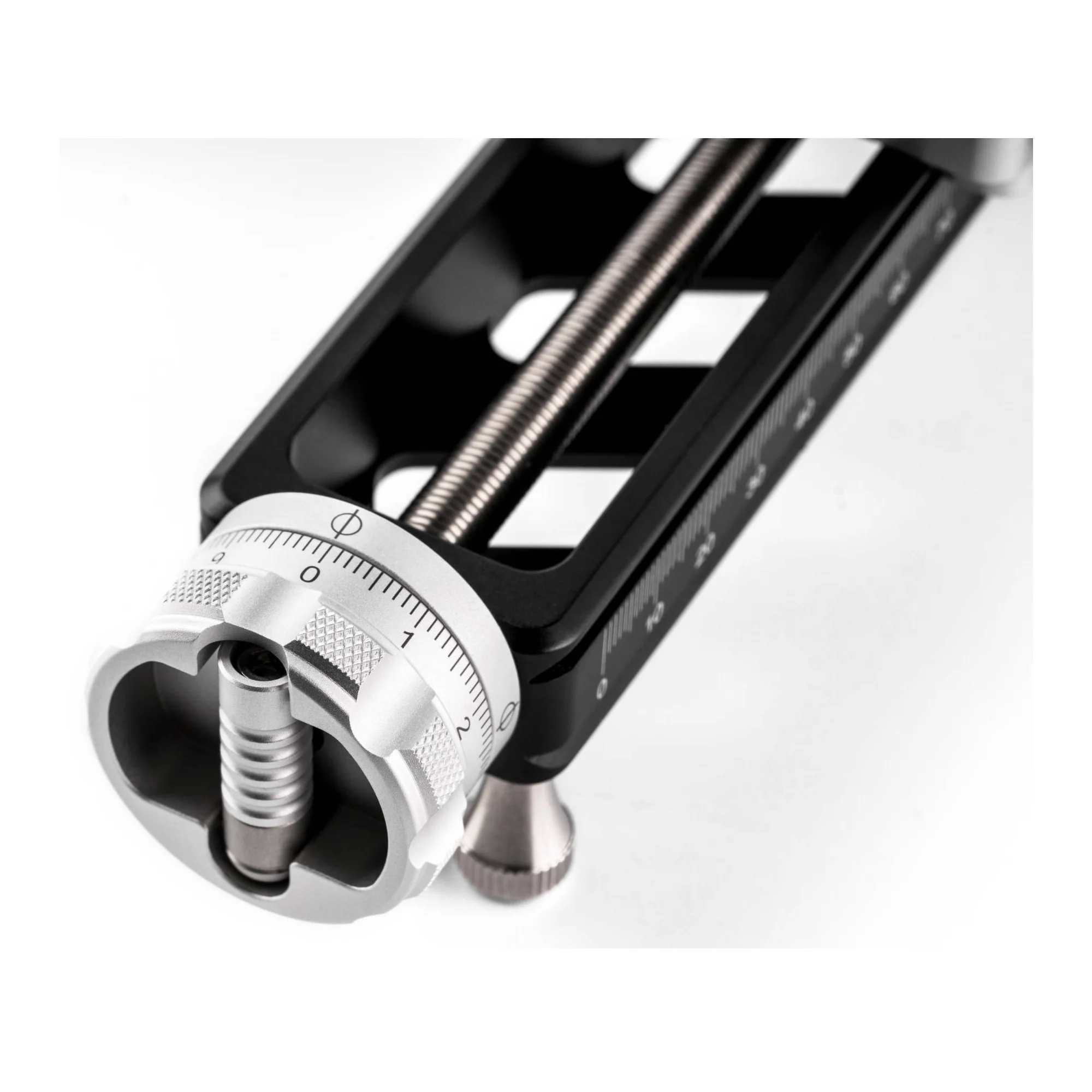 NiSi Quick Adjustment Macro Focusing Rail NM-200S with 360-Degree Rotating Clamp and 4 Foot Nails - Image 13