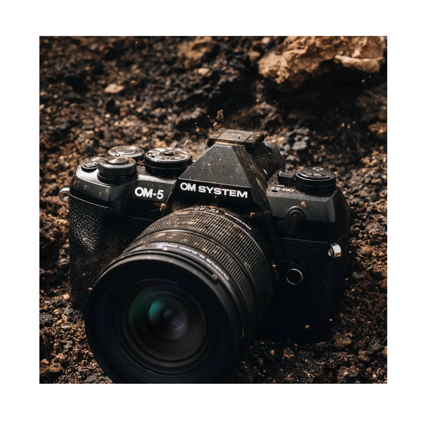 OM SYSTEM OM-5 Mark II Mirrorless Camera with 14-150mm f/4-5.6 II Lens (Black) - Image 4