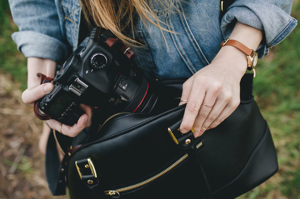 ONA Chelsea Camera Bag (Black) - Image 10