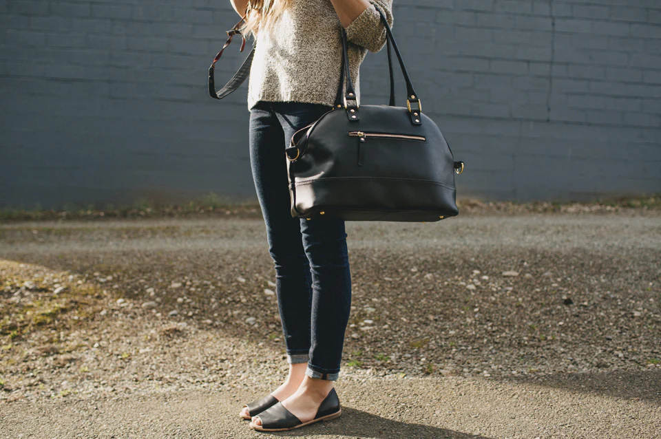 ONA Chelsea Camera Bag (Black) - Image 8