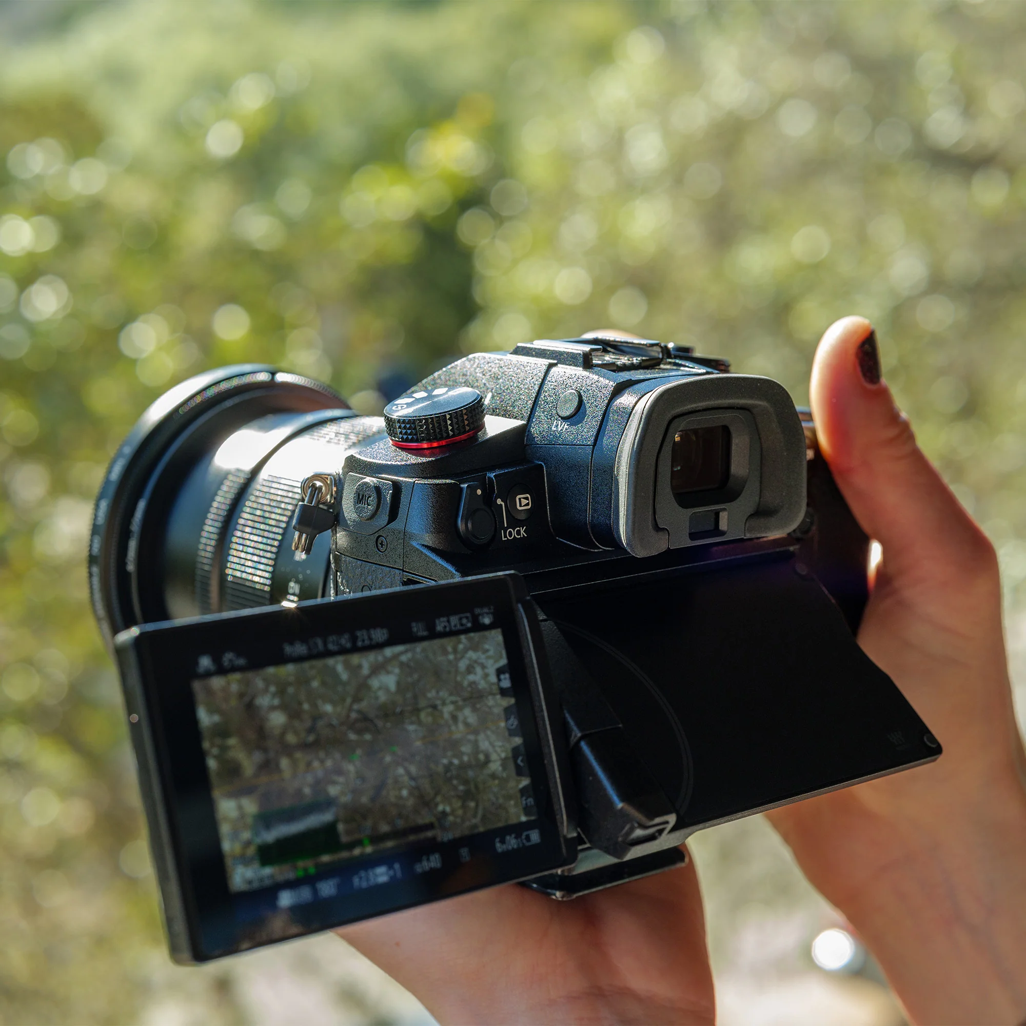 Panasonic Lumix GH6 Mirrorless Camera with 12-60mm f/2.8-4 Lens - Image 4