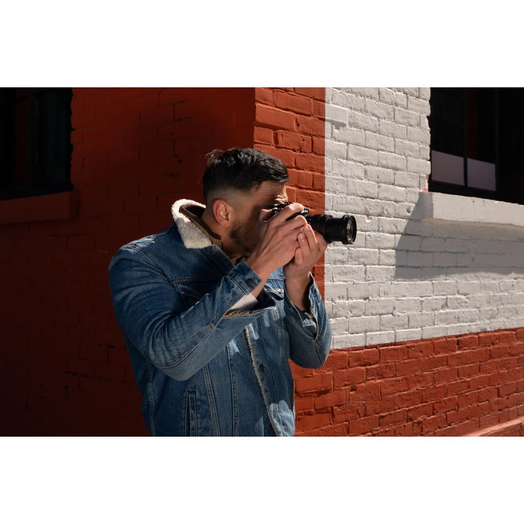Panasonic LUMIX GH7 Micro Four Thirds Mirrorless Camera with 12-60mm Leica Lens - Image 4