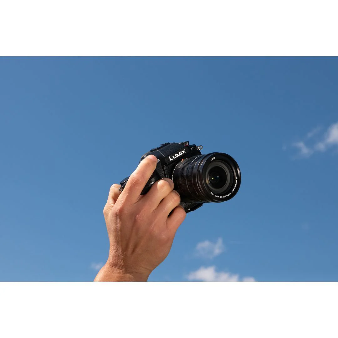 Panasonic LUMIX GH7 Micro Four Thirds Mirrorless Camera with 12-60mm Leica Lens - Image 5