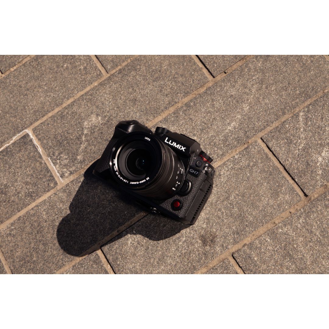 Panasonic LUMIX GH7 Micro Four Thirds Mirrorless Camera with 12-60mm Leica Lens - Image 6