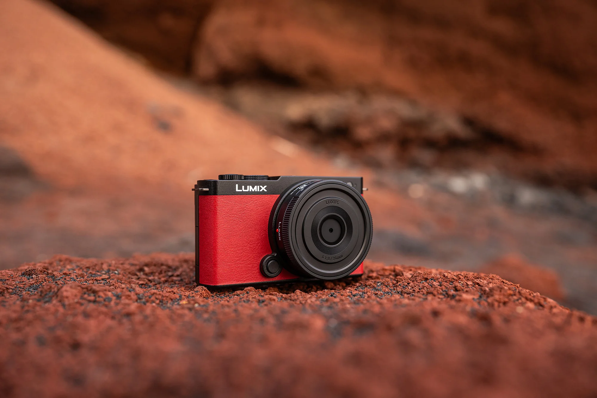 Panasonic Lumix S9 Full-Frame Mirrorless Camera with 20-60mm F3.5-5.6 Lens (Red) - Image 4