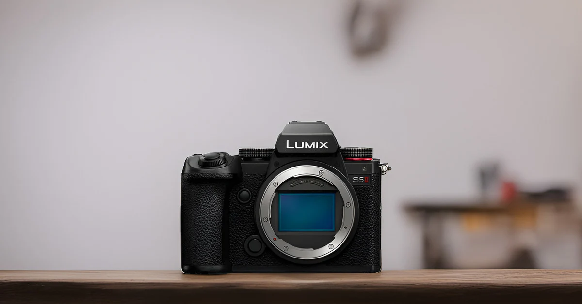 Panasonic LUMIX S5II 24.2MP Full Frame Mirrorless Camera with LUMIX S Series 85mm Lens Bundle - Image 6