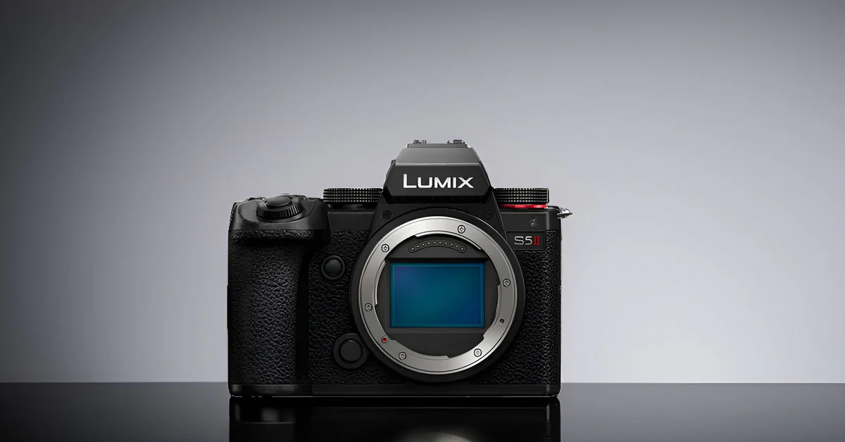 Panasonic LUMIX S5II 24.2MP Full Frame Mirrorless Camera with LUMIX S Series 85mm Lens Bundle - Image 7