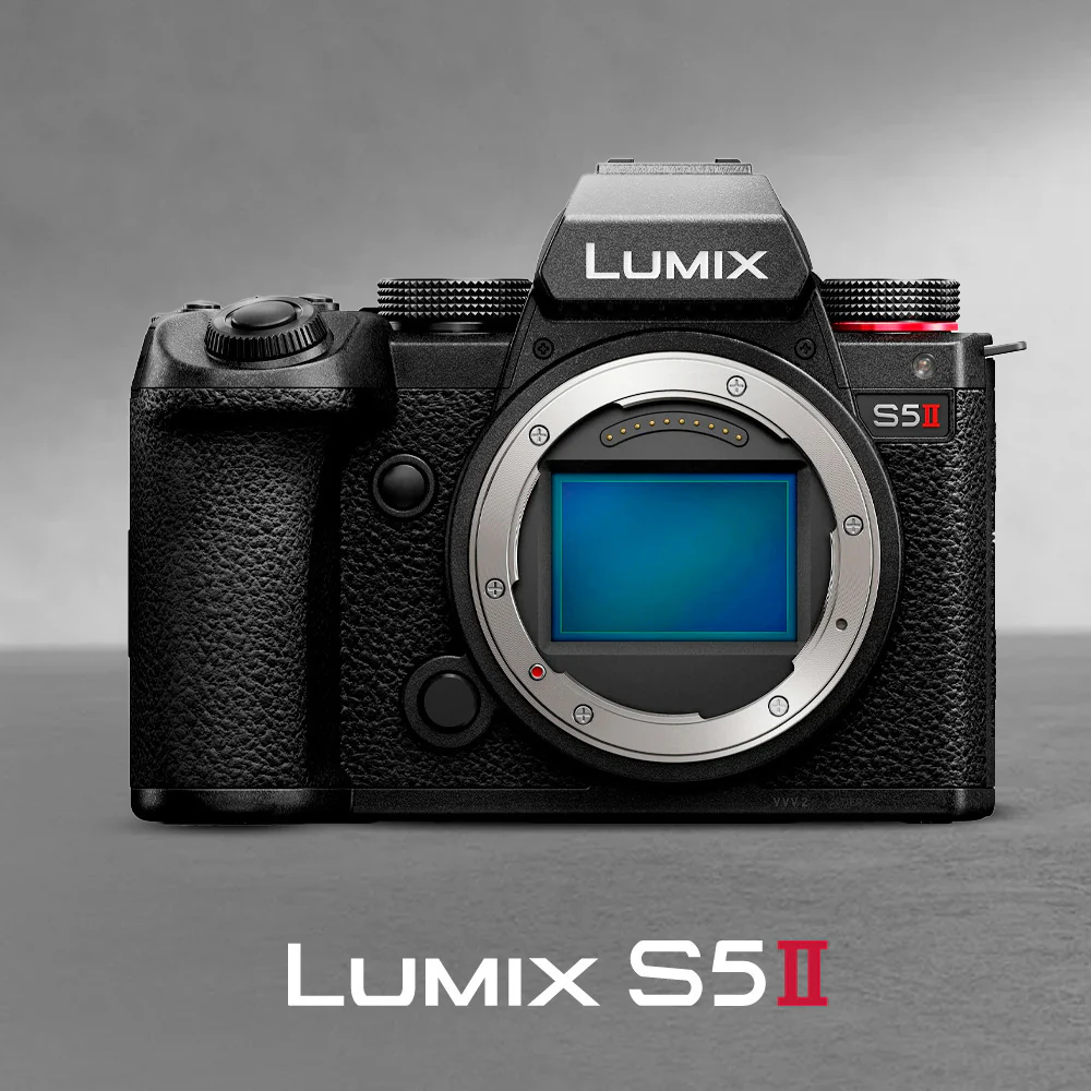 Panasonic DC-S5M2X with S-R2060 (20-60mm) , S-S50 (50mm), and S-E100 (100mm) Lenses Bundle - Image 3