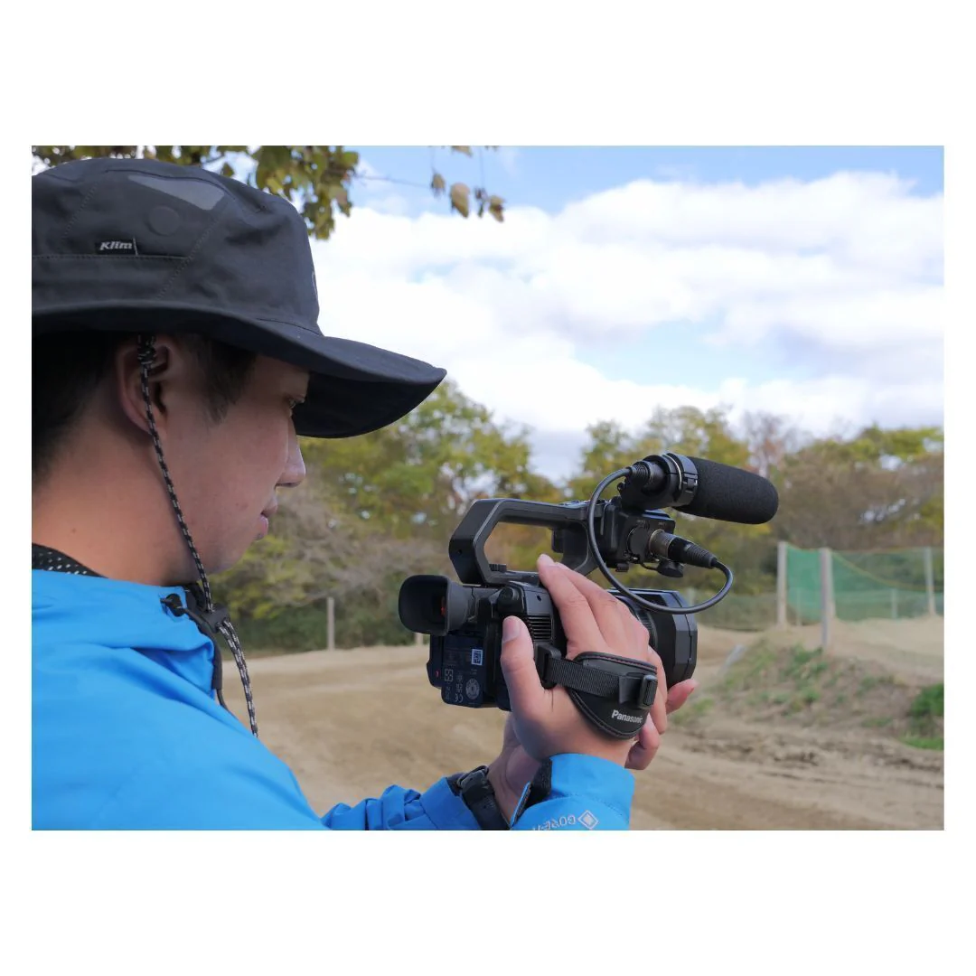 Panasonic X2100 4K 60p Portable Director's Camcorder with 24x Zoom Lens and HYBRID O.I.S. (Black) - Image 6