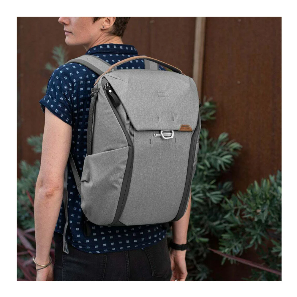 Peak Design 20L v2 Everyday Backpack (Ash) - Image 6