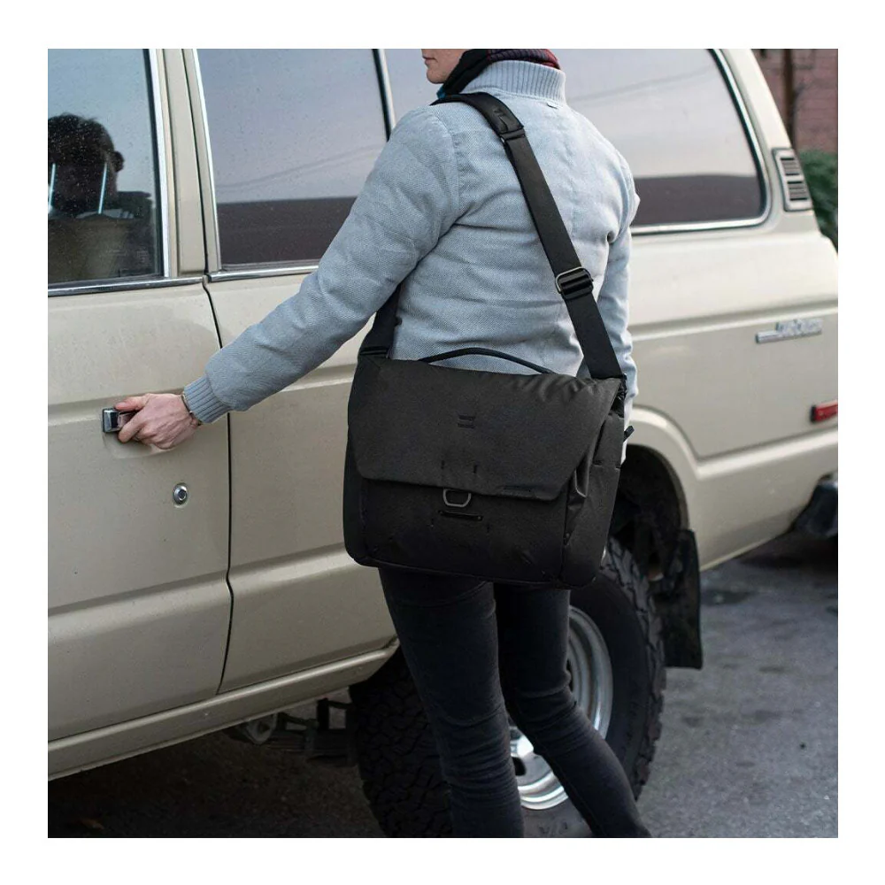 Peak Design 13L Everyday Messenger v2 Bag (Black) - Image 6