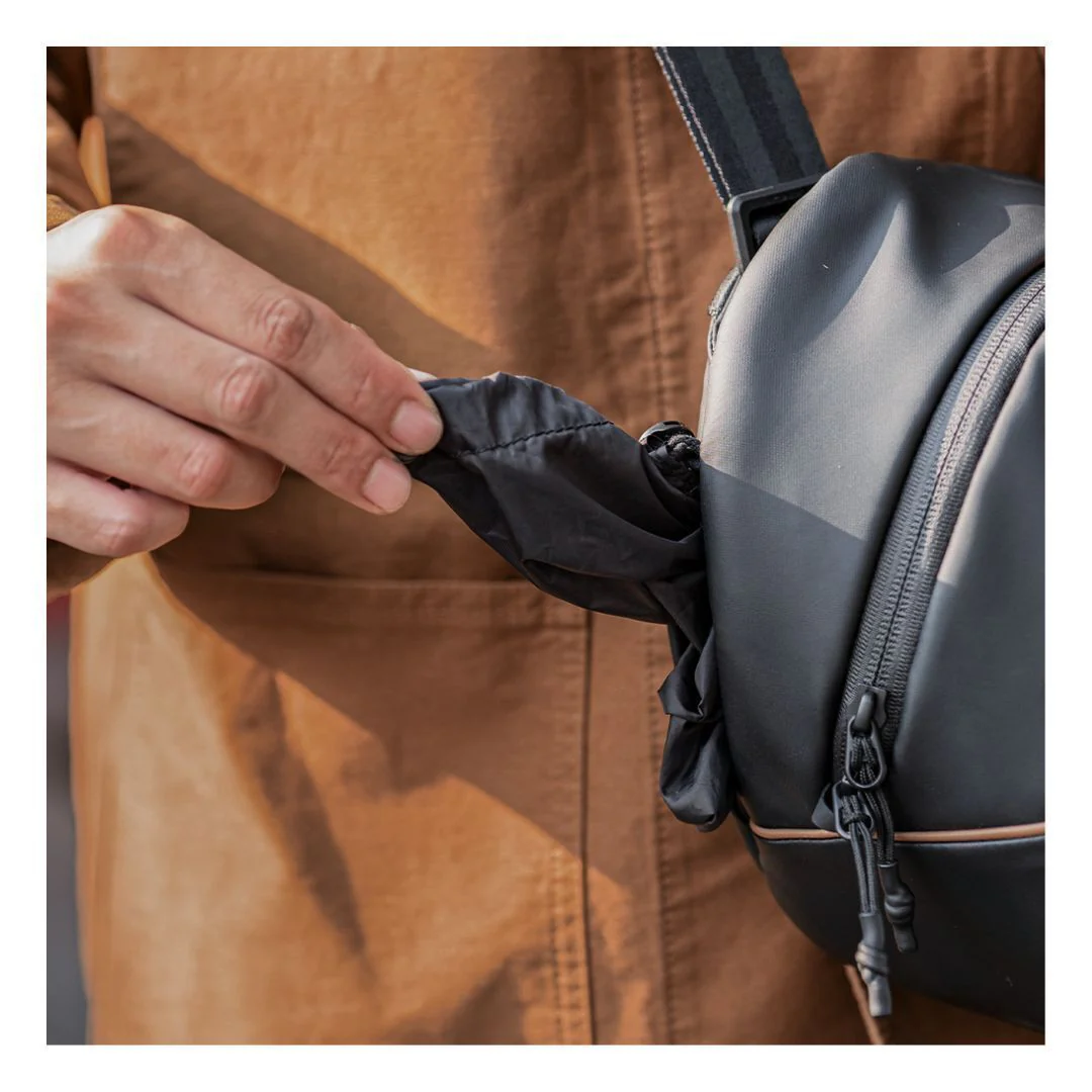 PGYTECH OneGo Solo V2 4L Splash-Resistant Large Opening Sling with Elastic Pen Slot (Obsidian) - Image 5