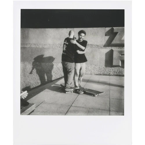 Polaroid Originals Classic B&W Instant Film for 600 Cameras (8 Exposures) - Image 4
