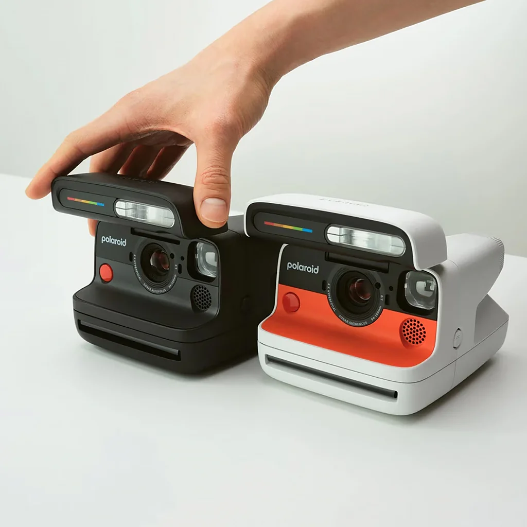 Polaroid Flip Instant Camera + Color Film Bundle (8 Photos) - White - Image 7